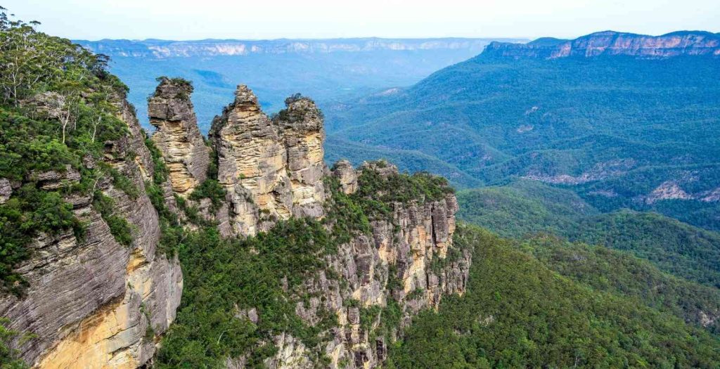 The 3 Sister rock formations on a bright day within the Blue Mountains National Park.